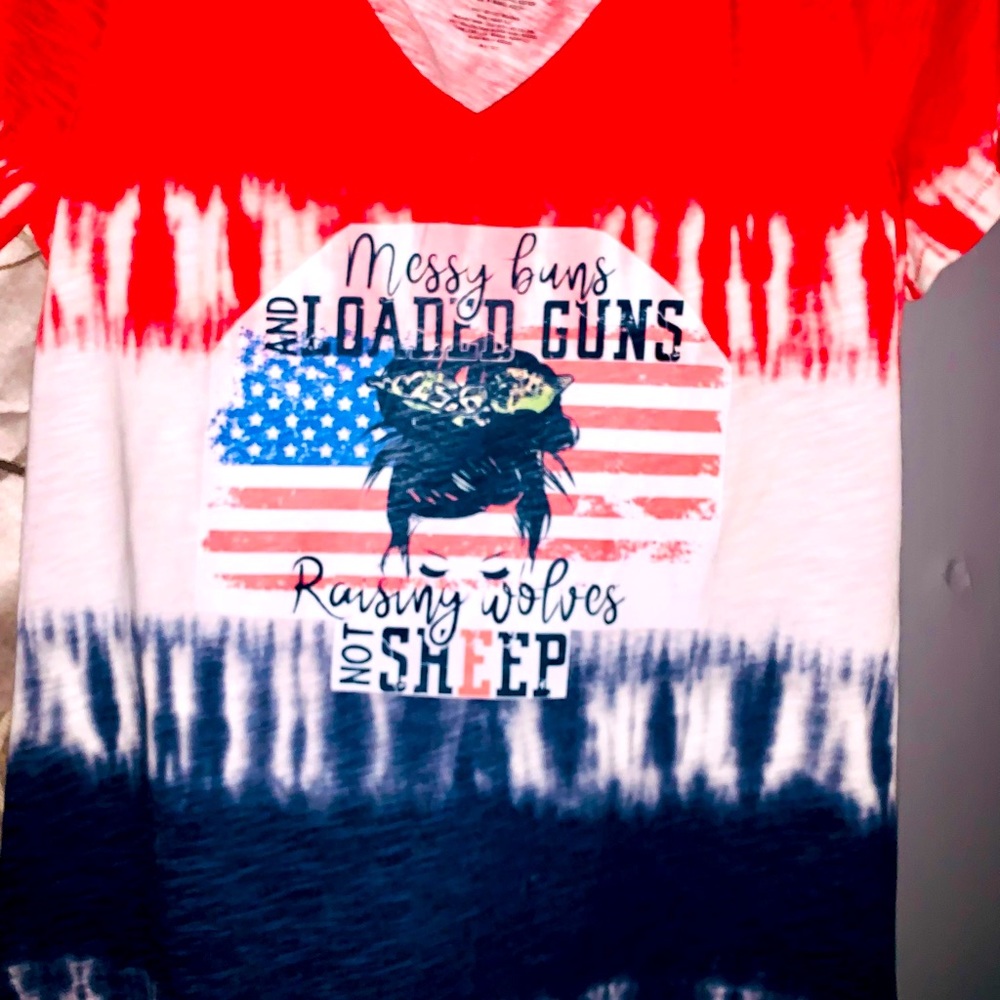 Messy buns and guns raising wolves not sheep size M NWT